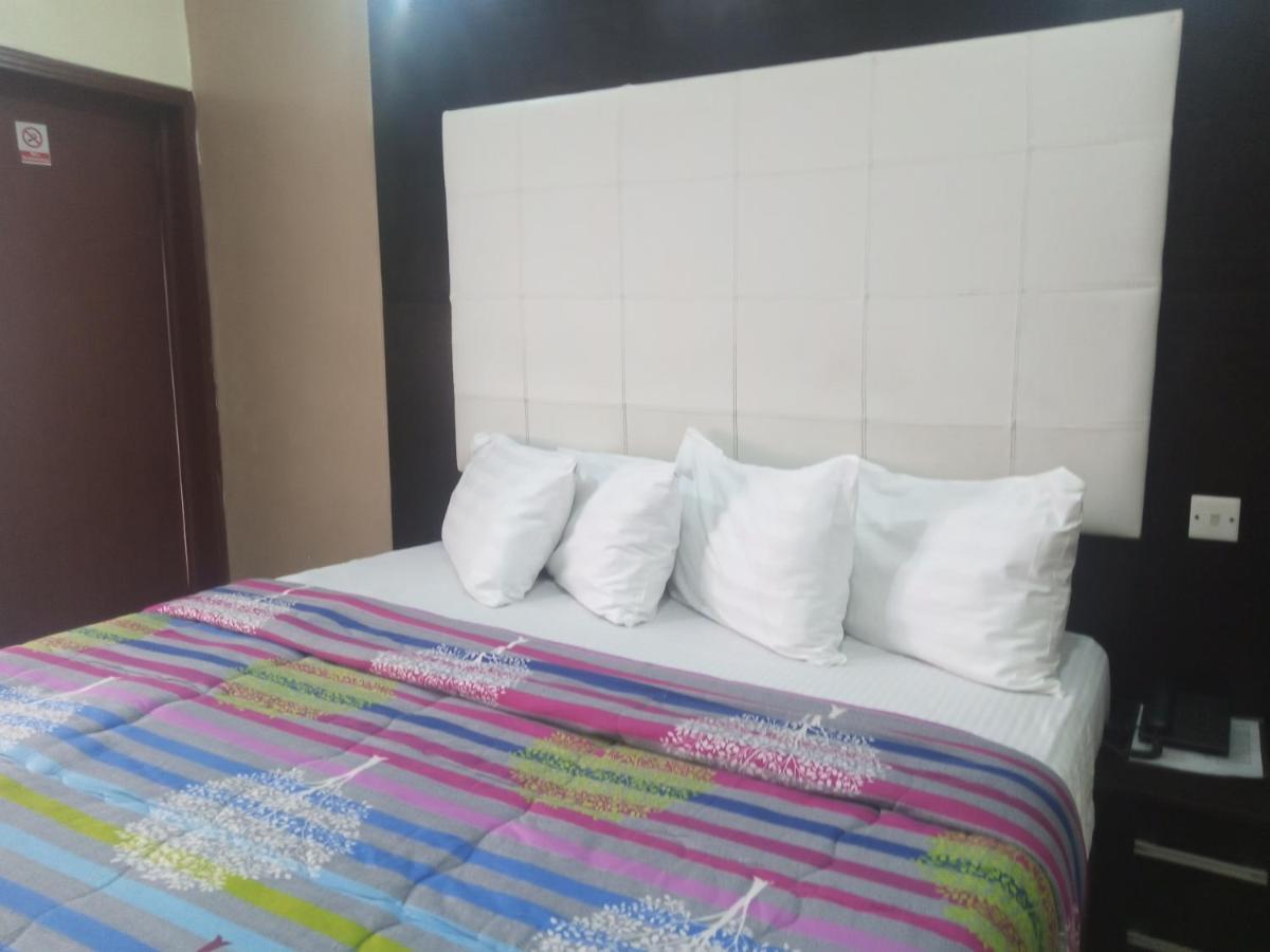 Alluring View Hotel - Toyin Sreet Ikeja Kültér fotó