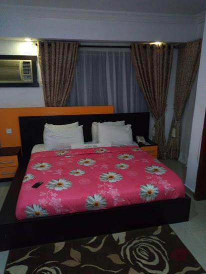 Alluring View Hotel - Toyin Sreet Ikeja Kültér fotó