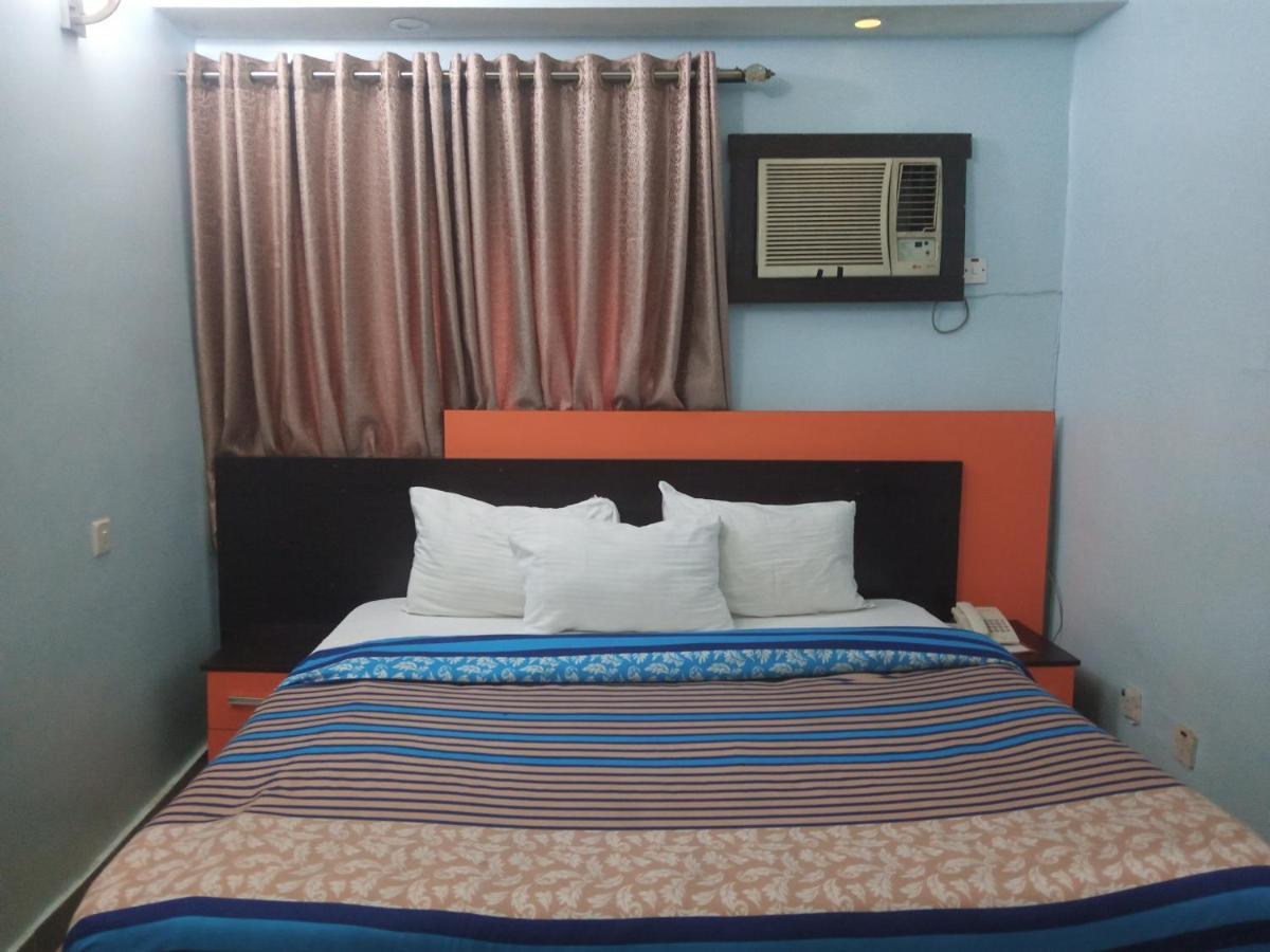 Alluring View Hotel - Toyin Sreet Ikeja Kültér fotó