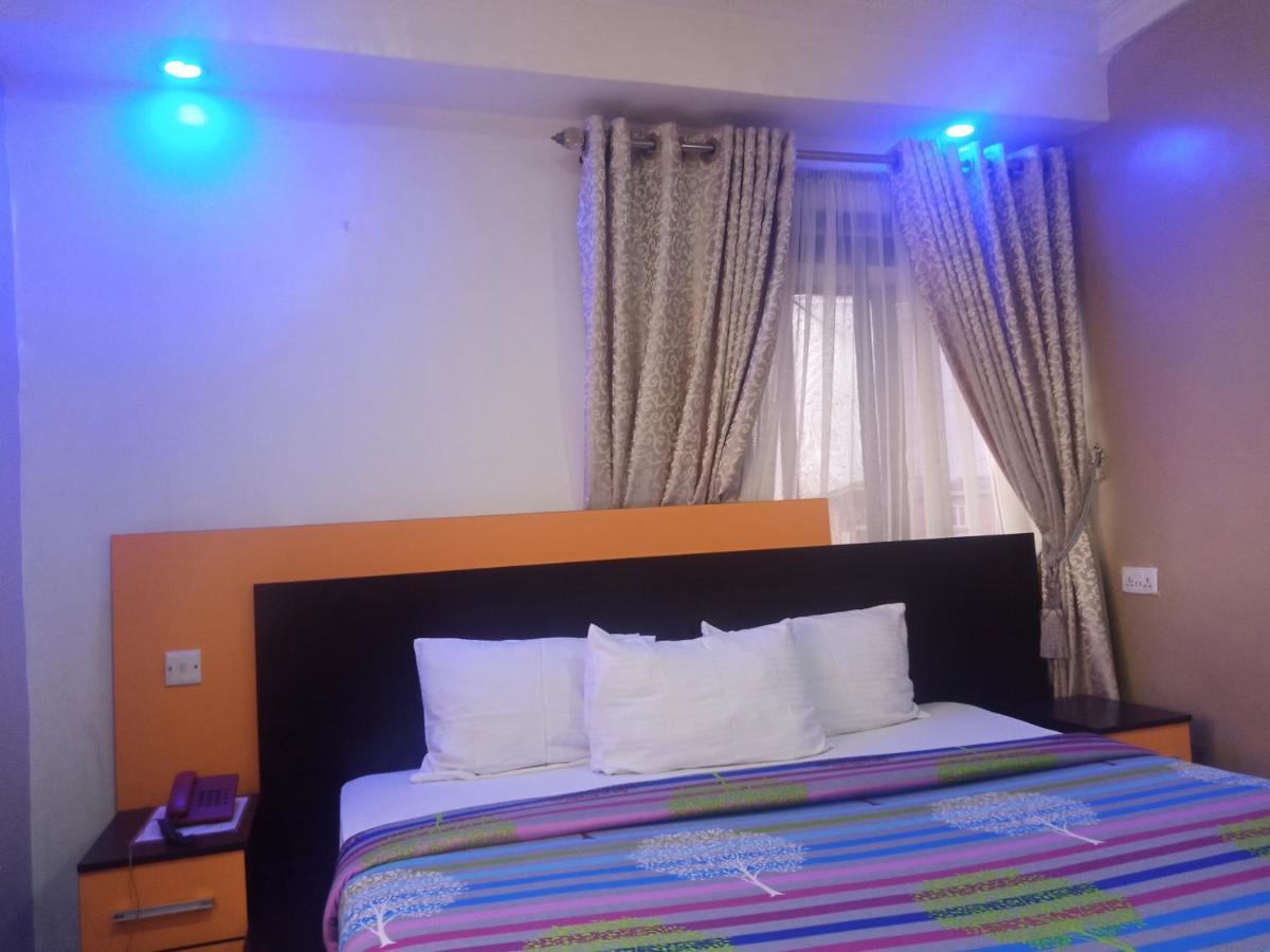 Alluring View Hotel - Toyin Sreet Ikeja Kültér fotó